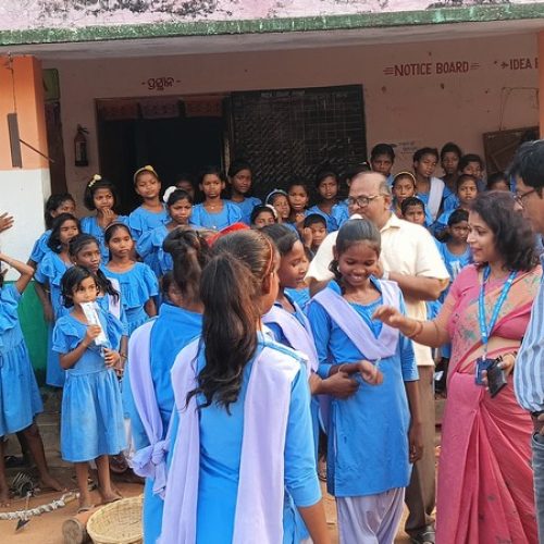 GIVING CASH PRIZE TO ENCOURAGE THE STUDENTS